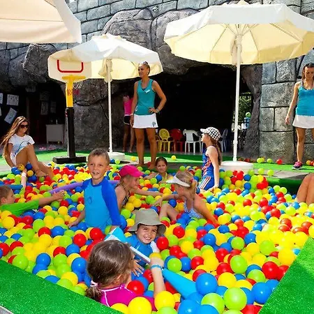 Отель Club Atlantis 4*