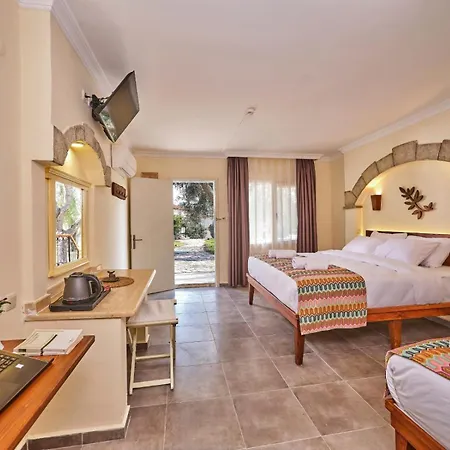 Club Atlantis Otel Seferihisar